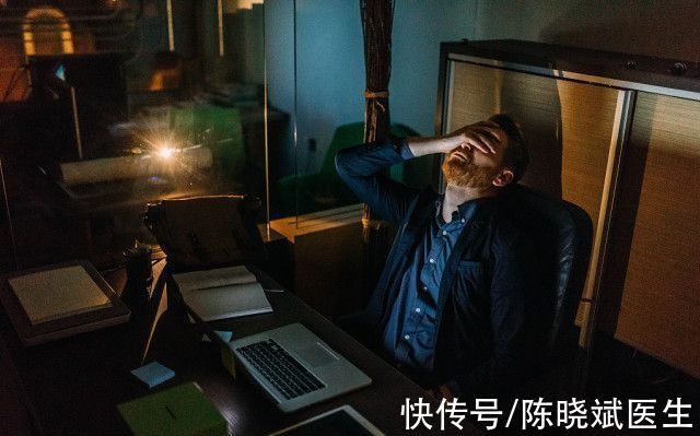 晚上的“这个”习惯，会很容易加速癌症和猝死！三个建议做好调整2023