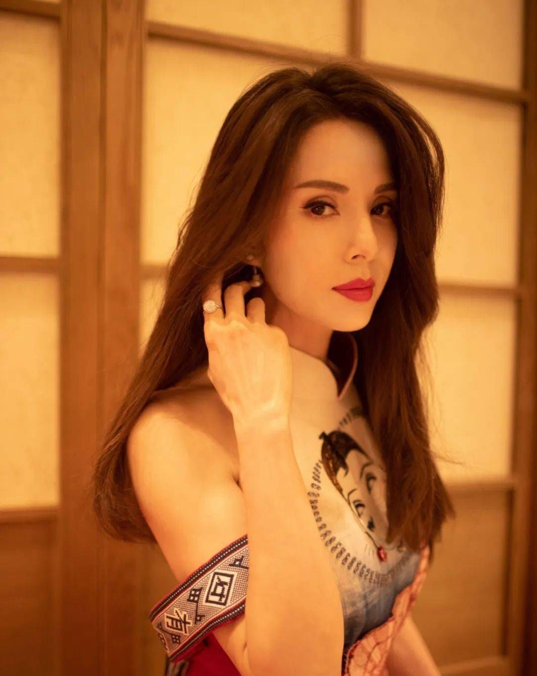  高光|福布斯中国专访李若彤：美不设限，女人的高光时刻不该被年龄定义