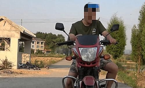  出车祸|男子搭摩托出车祸，向车主索赔40万被拒，车主：是你自愿上的车