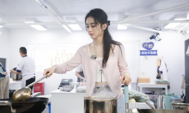  官徽|《中餐厅》官徽向赵丽颖道歉，工作室发声明回应！