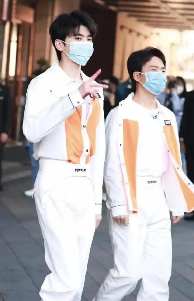 锅菜兄弟|蔡徐坤郭麒麟搞笑拌嘴,《奔跑吧兄弟》变“互怼吧兄弟”?