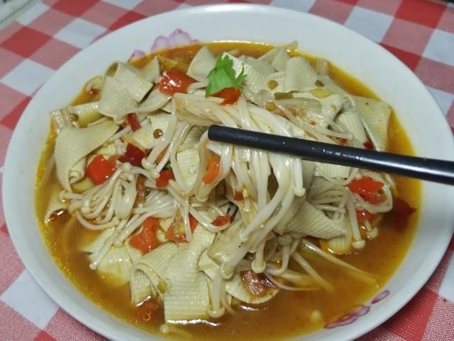 豆腐皮|天热豆皮金针菇这么做,吃得才够味,鲜嫩滑爽开胃,简单好吃下饭