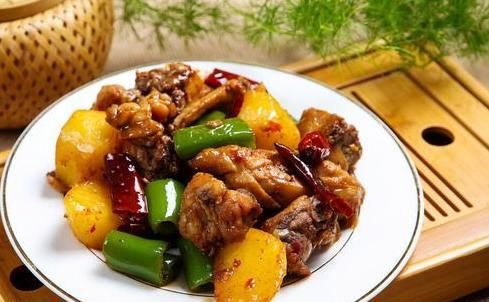  土豆炖鸡|立秋后多吃此肉，比猪肉牛肉都便宜，营养又鲜美，助你顺利过秋天