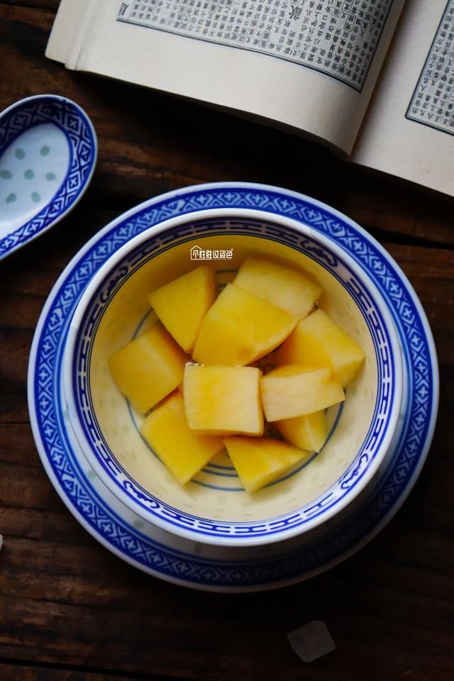  吃不完|吃不完的桃子别扔，教你一种新吃法，清凉解暑，大人小孩都爱吃