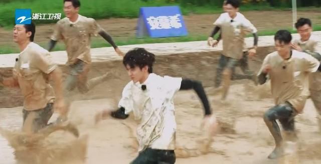  郭麒麟|《奔跑吧》baby成仲裁 蔡徐坤董又霖竞争“最有魅力男士”