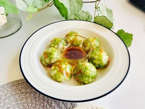  吃饭|天太热孩子不爱吃饭，试试此菜，简单一蒸，“钙铁锌硒”全齐了