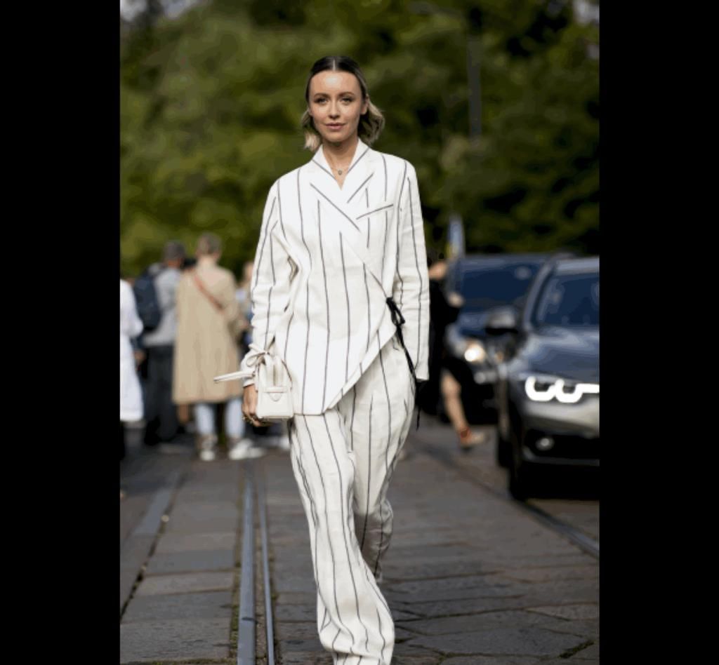  小心|简约不简单，瞧时尚博主的“基础条纹装”穿搭，处处透着小心机