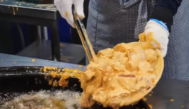 老板|炸鸡店生意冷清,老板换个烹饪方式,立马成为食客喜欢的网红美食