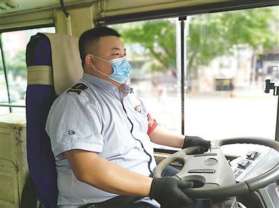 中巴车|“奔跑哥”为梦想而活