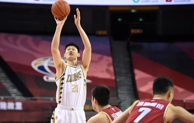  相比|又砍32分12板！相比起原帅，他更像是山西队的本土核心