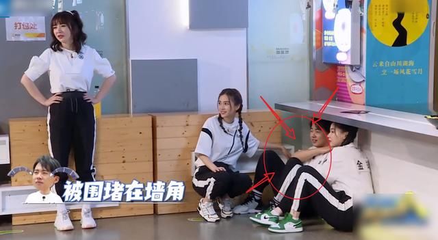  撕名牌|郭麒麟“女人缘真好”，被三个姐姐围堵，逃离后终于一雪前耻