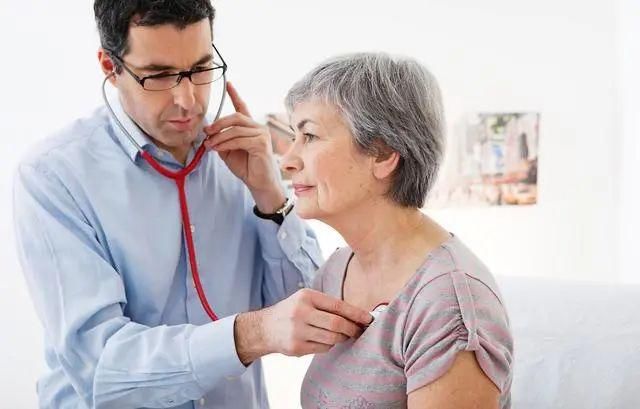  深圳|深圳女子咳嗽一年多，吃药没用！一照CT，医生懵了……