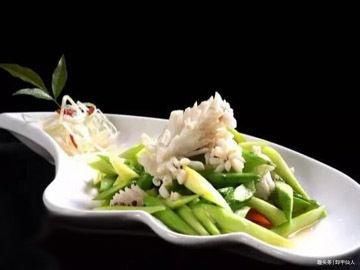  金汁|美食推荐：干锅飘香鸡、泡椒鲜鱿花、金汁龙虾球配泰香饭制作方法