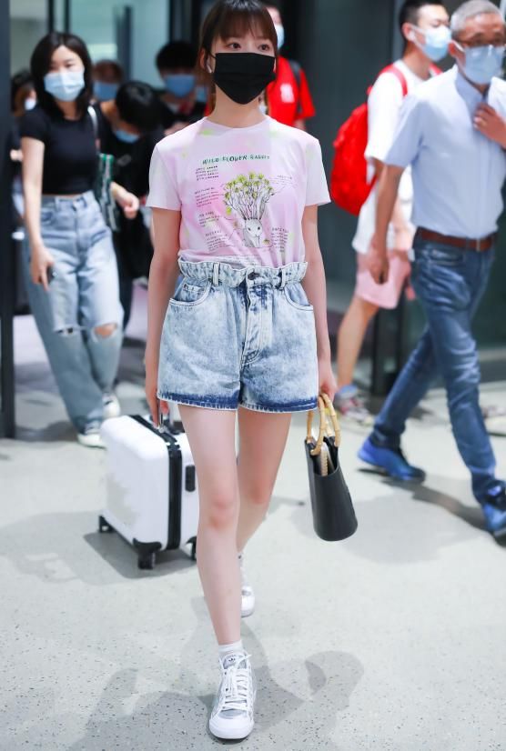 抑郁|任敏抑郁2个月后瘦太多，裤头都能穿出褶皱感，怕是80斤都没？