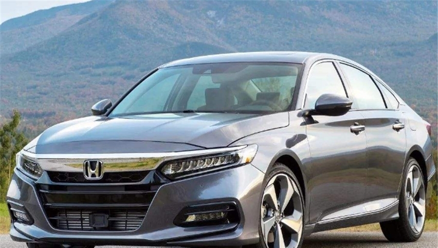 雅阁|中级车之王是德系还是日系?雅阁迈腾对比,一看便知