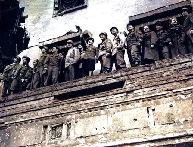 二战中|一组老照片；苏军俘虏第一位德国元帅及苏军入侵布拉格