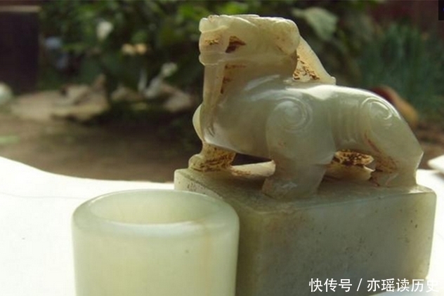 专家|老人拿出尚方宝剑证明自己为皇家后人,专家看后说:这是文物啊!