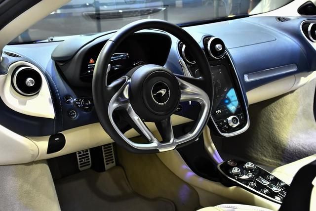 有钱人|198万起,主打豪华舒适的GT双门跑车,有钱人的大玩具!