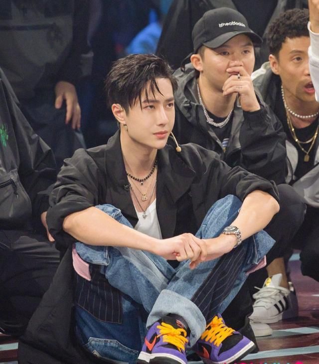  街舞|这！就是街舞，什么神仙综艺？易烊千玺圈粉，今年王一博惹注目