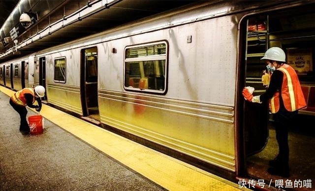 男子|光天化日之下!美国男子在地铁站当众强奸年轻女孩,民众围观看戏