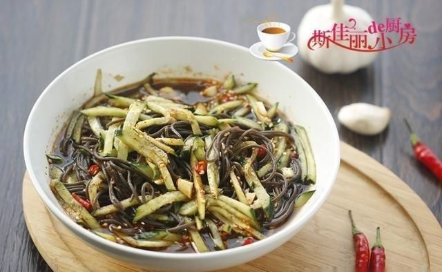 晚餐|晚餐最近迷上了吃它,开胃爽口又消暑,饱腹又瘦身,成本才几块钱