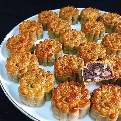 莲花|#入秋滋补正当时#榄仁豆沙莲花月