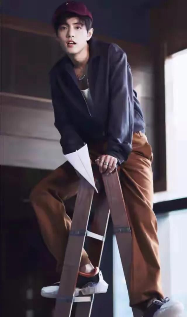  多长|肖战，你的腿到底有多长？