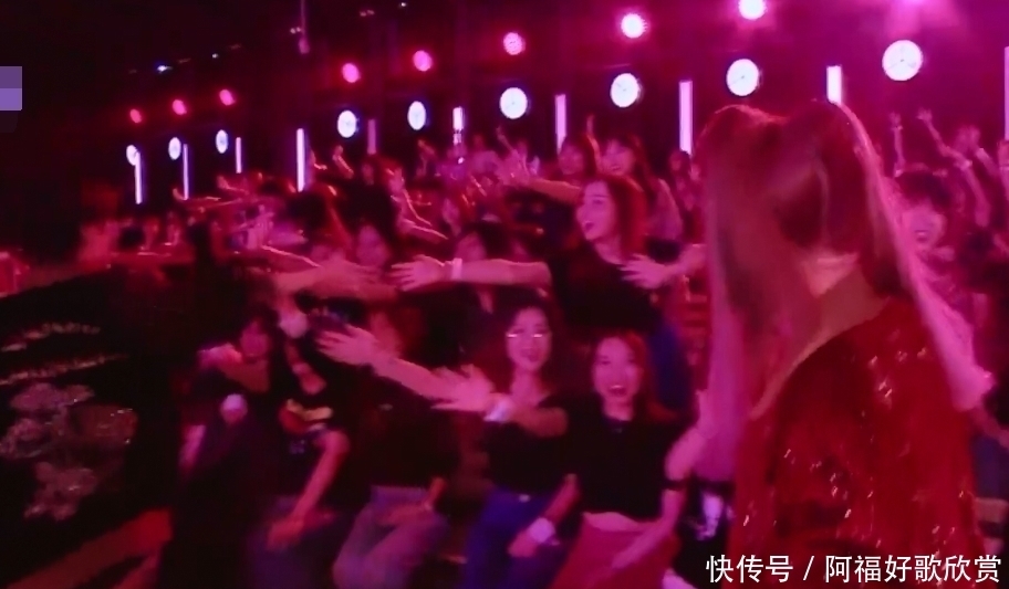 区别对待|当宁静介绍队员时,谁注意到王丽坤,只有她被区别对待