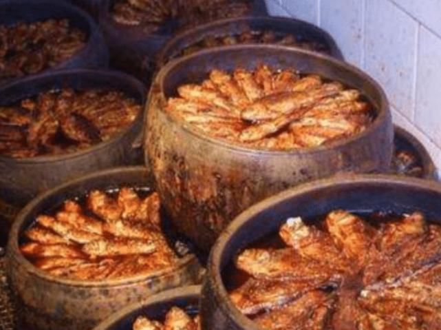 顾客|大婶街边卖“大碗鱼”,8元一条,30年不涨价,顾客百吃不厌