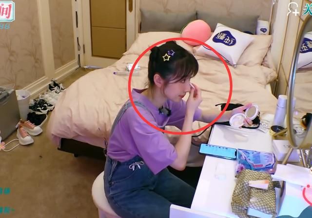  化妆师|《中餐厅》为何不见化妆师？看看赵丽颖自己化妆的效果就懂了