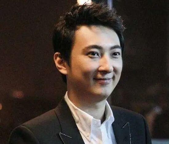  事件|“正版”事件后续，王思聪微博怒怼LNG老板：你是多么想红？