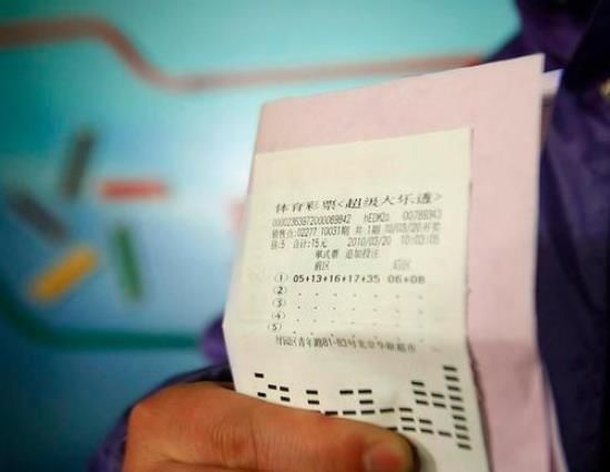命中|男子花10元命中200万美金，选择一次性领完，要扣多少税？