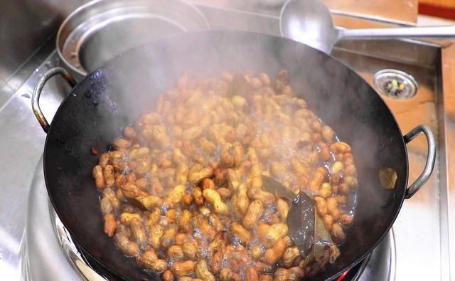 随便|煮花生、调料不要随便放!教你1个小技巧,花生软糯鲜香还入味