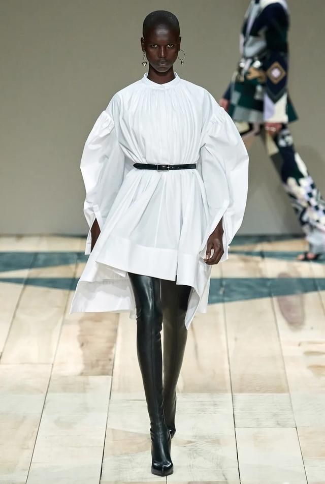 裙子|早秋最美的5条裙子，可以安排了