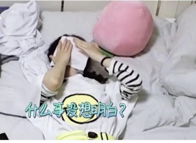  床上|经费紧张？赵丽颖《中餐厅》所住房间小而乱，躺床上直呼不想吃饭