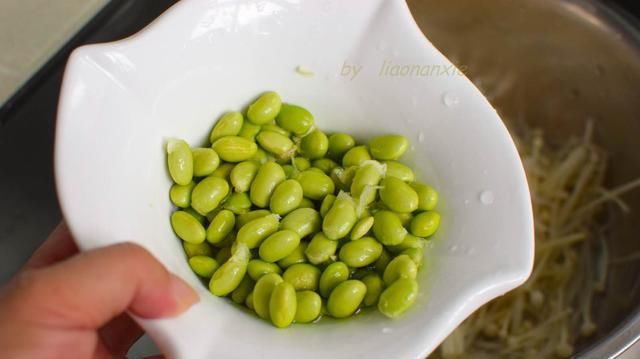  煮汤|用牛肉煮汤，这方法最简单，切切煮煮就做好，咸鲜开胃适合夏天