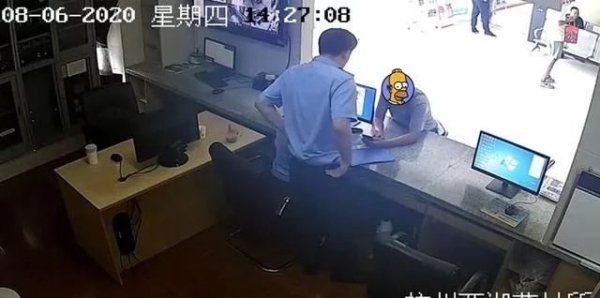  担心|担心被骗50元杭州大爷专门跑了趟派出所，可有小伙子被忽悠了2万多才觉得不对劲