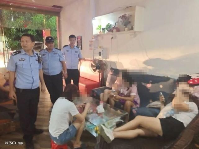 派出所|点赞！文地派出所连续两晚组织民警对文地的酒吧、宾馆、足浴等进行夜巡....
