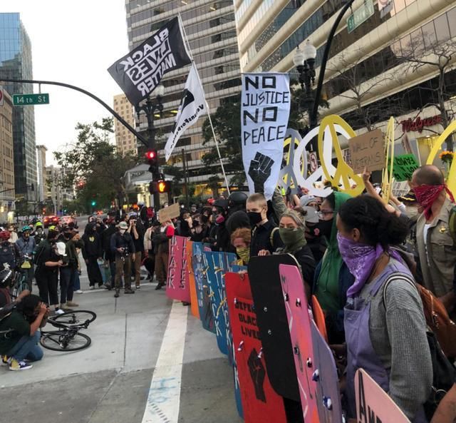 湾区|湾区失控了！700抗议者砸警局、烧法院！包裹盗窃猖狂