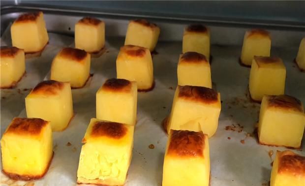 牛奶面糊|牛奶别再直接喝了,加上2个鸡蛋黄,香酥鲜嫩,比炸鲜奶还好吃