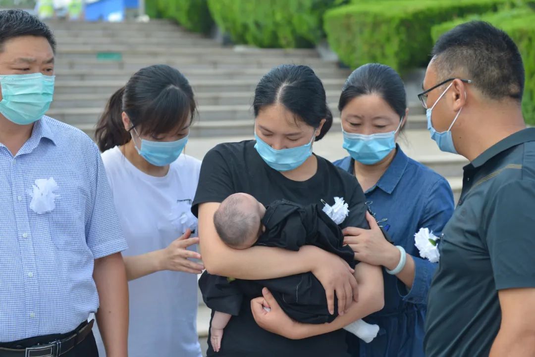 尖刀|警方披露淮安暴力袭警案细节：歹徒手持两把尖刀突然行凶！民警挡在战友面前牺牲