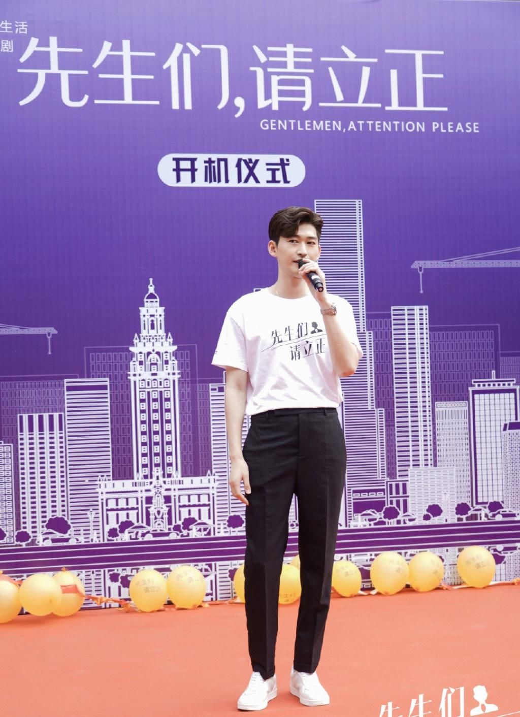  发文|张翰发文：不惧时光。工作室转发：时光流转，幸好身边的人一直未变