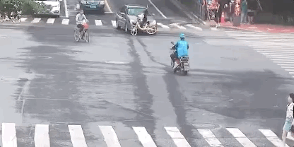  蓝精灵|11秒，1条命！多亏这群“蓝精灵”