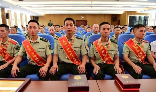  一战|5米外犯罪嫌疑人开枪拒捕，武警中队长果断击毙一战成名