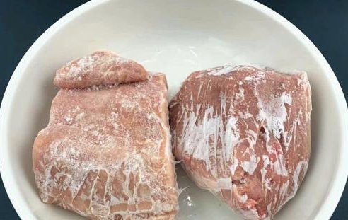 学会|解冻肉时,最忌直接用水泡!学会这2招,快速解冻,口感鲜还营养