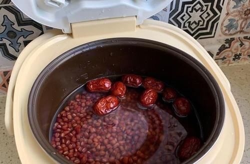  马上|月饼季马上到了，教你自制红豆沙，4块钱做一锅，无添加剂更好吃