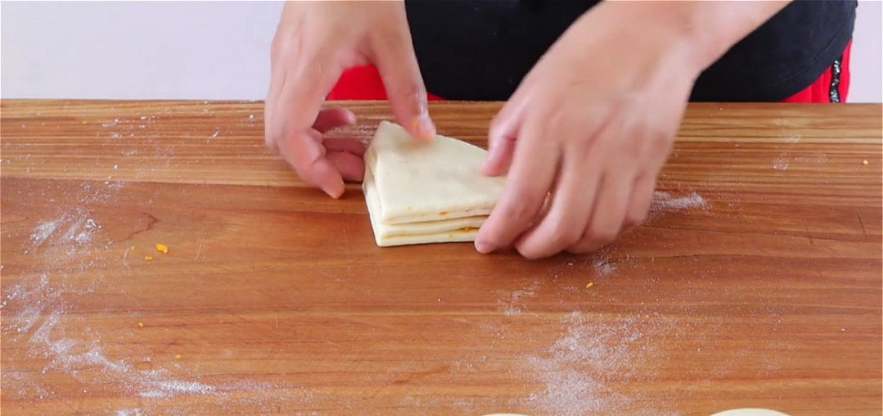  出锅暄|家常版花卷做法，一切一压，出锅暄软又香甜，新手也能做