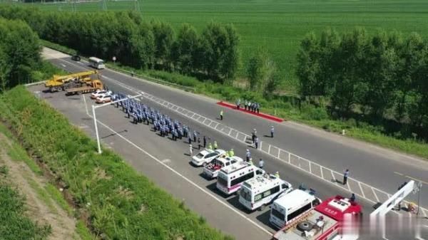  勃利|七台河市公安局联合多部门开展道路交通事故应急救援演练