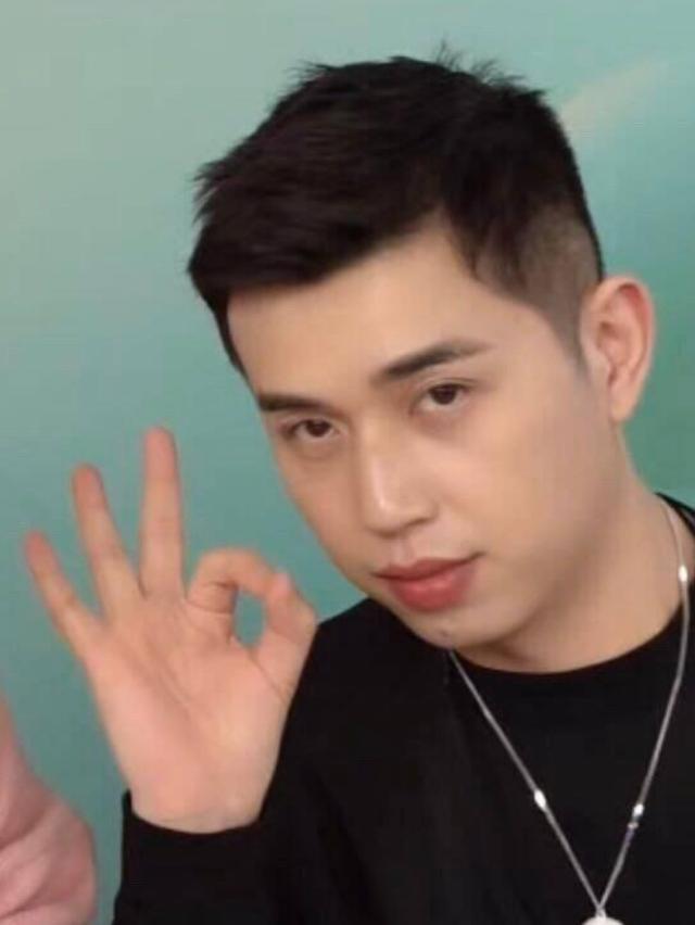  付鹏的人|李佳琦小助理单干后，走高端路线，推荐的袜子打完折还要30一双