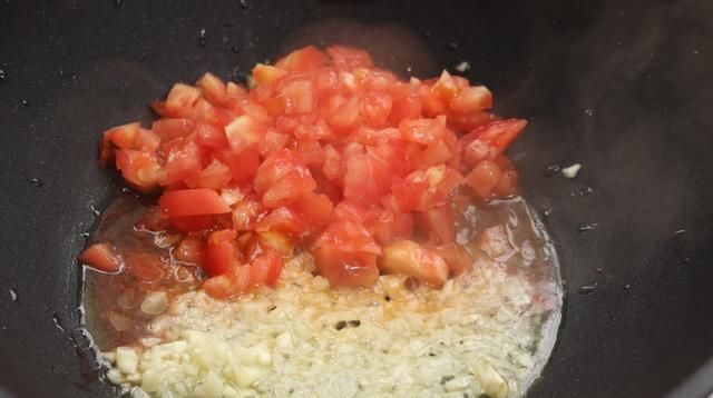 营养|番茄和它是绝配,遇到活动多买点,夏季吃它不长胖,营养还丰富